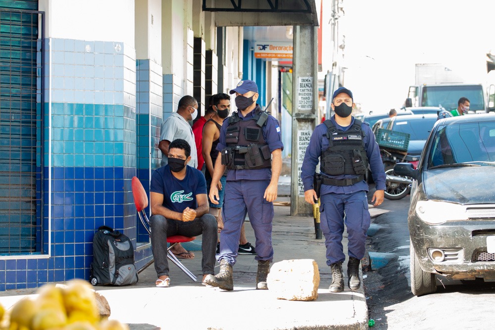Guarda Municipal nas ruas para fiscalização dos estabelecimentos