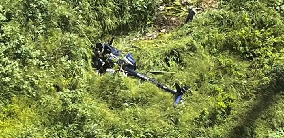 Vídeo registra momento após queda de helicóptero com sobreviventes na Paraíba