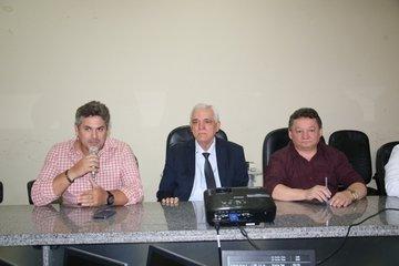 Solenidade de entrega de computadores doados pela Alepi para o HGV