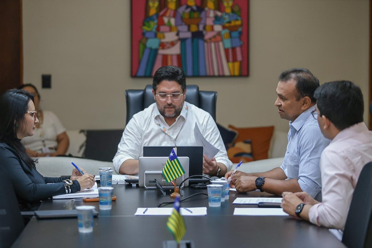 Fábio Abreu discute realização de concurso público para Sada e Adapi