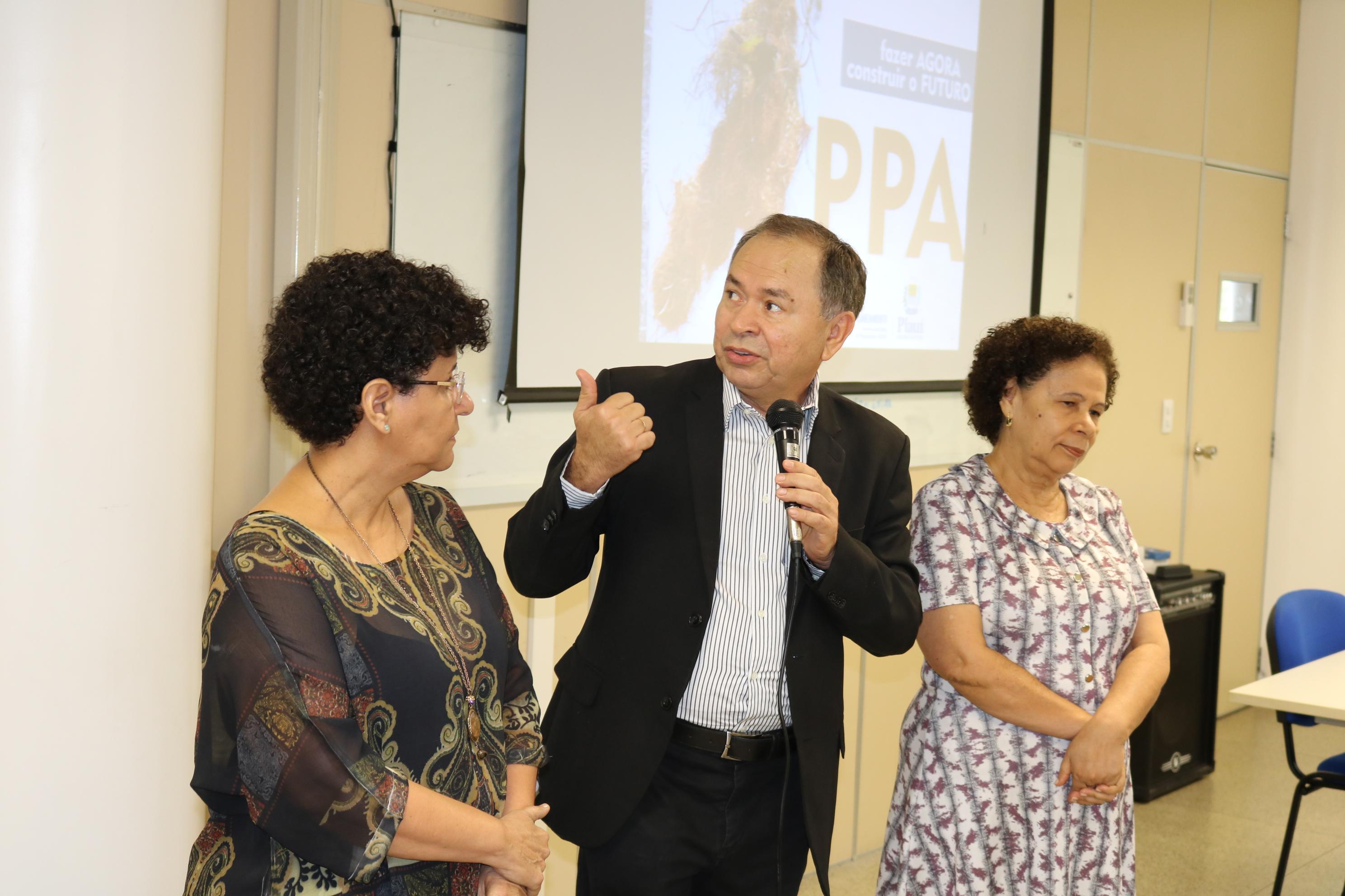Rejane Tavares, Antonio Neto e Regina Sousa na reunião sobre o PPA-2020/2023