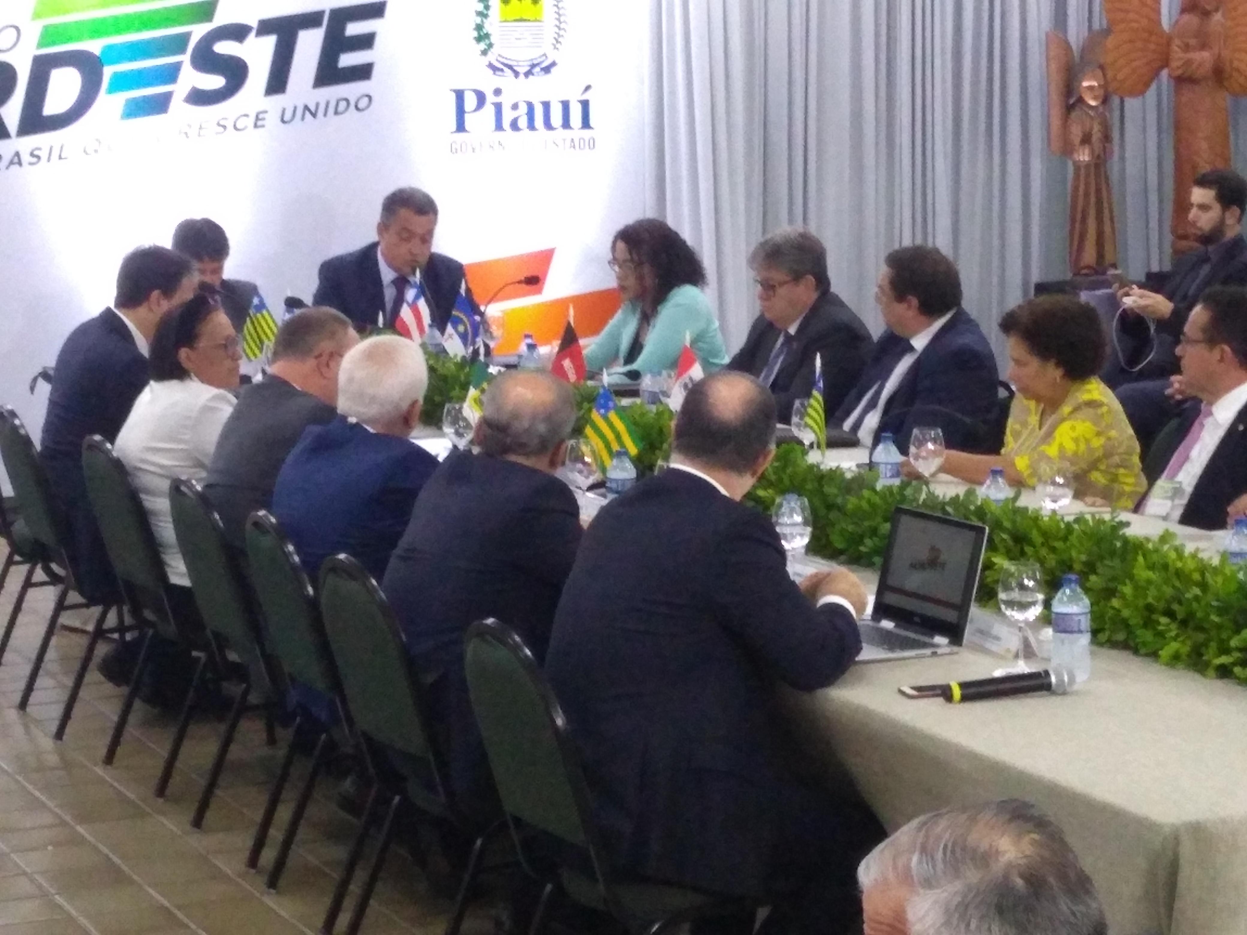 Governadores e outras autoridades reunidas em Teresina