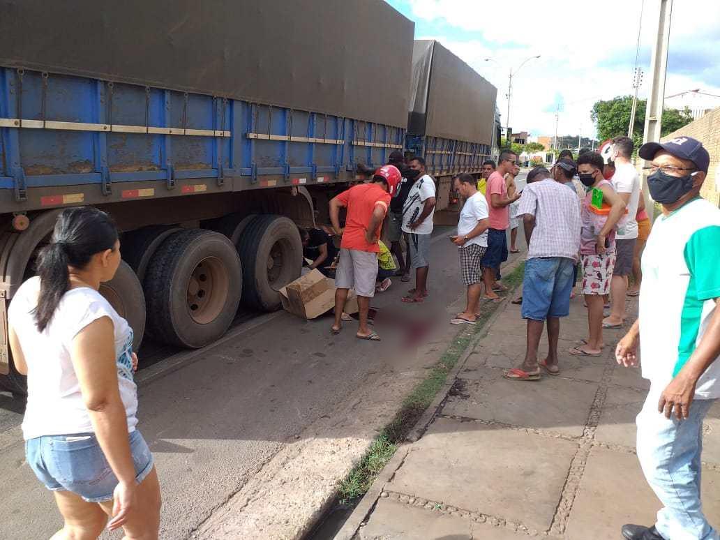 Homem morre atropelado por carreta em Oeiras