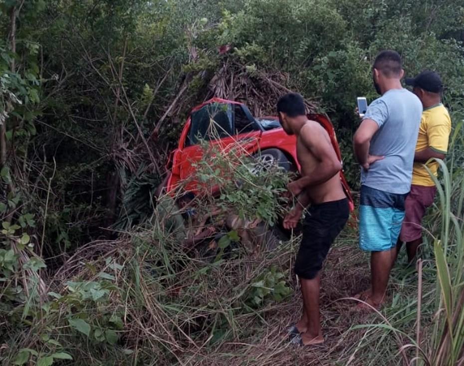 Carro destruído