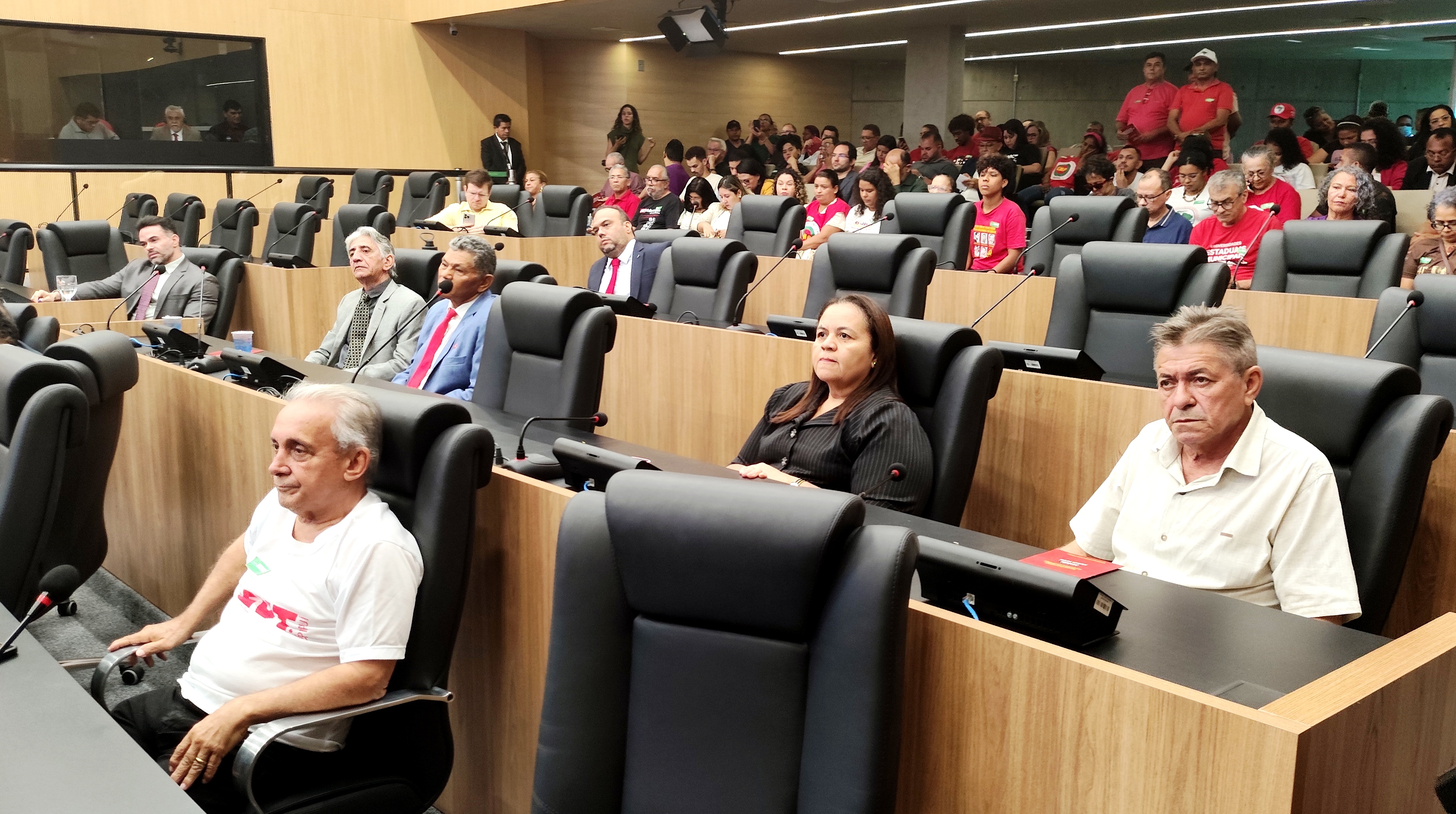 Poucos deputados foram à sessão