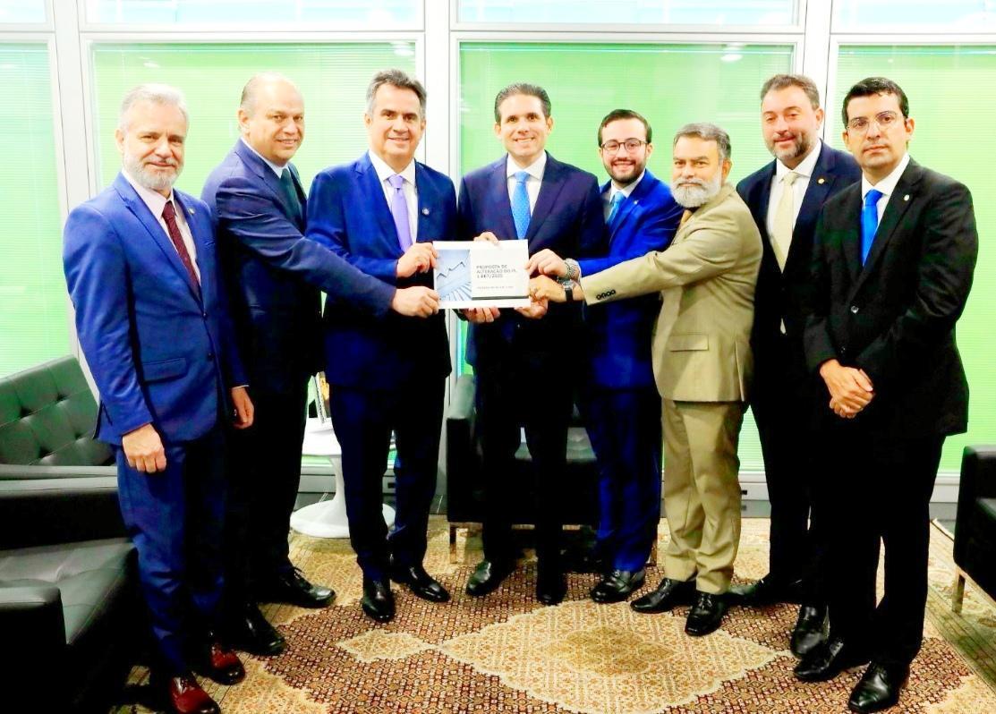 Ciro Nogueira com líderes do Centrão apresentam nova proposta sobre a isenção do Imposto de Renda