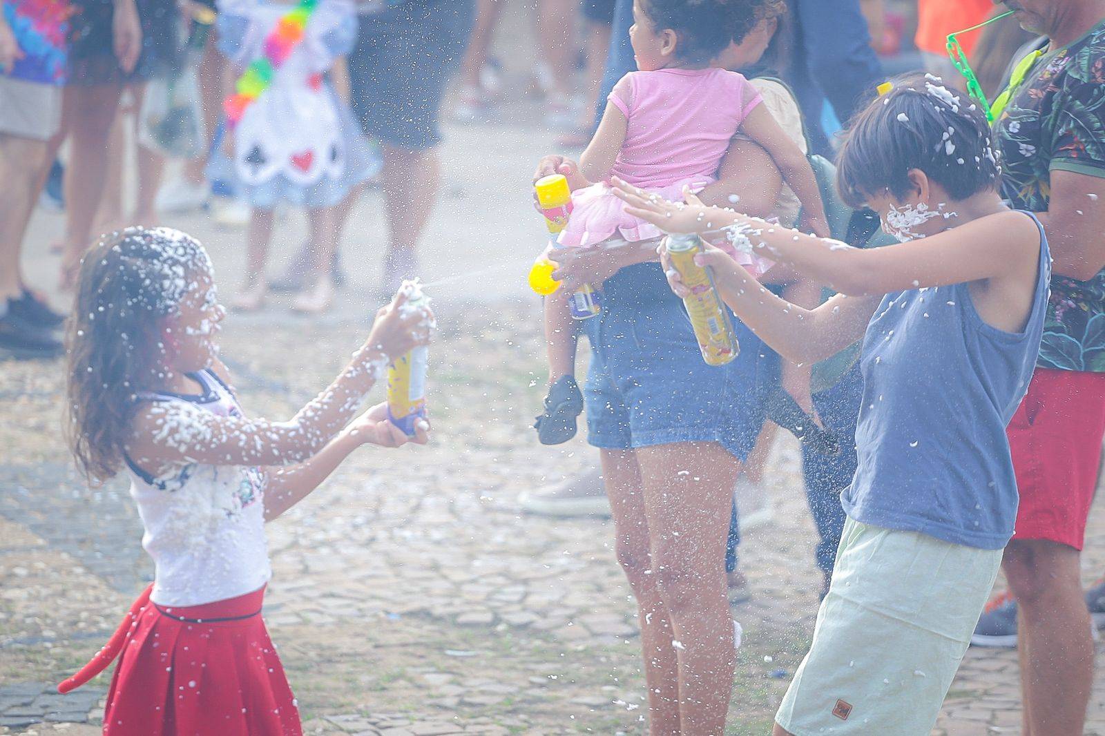 Crianças brincando o Carnaval em Teresina