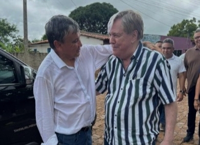 Hugo Napoleão foi ao Mimbó abraçar Wellington Dias; gesto mostra maturidade política