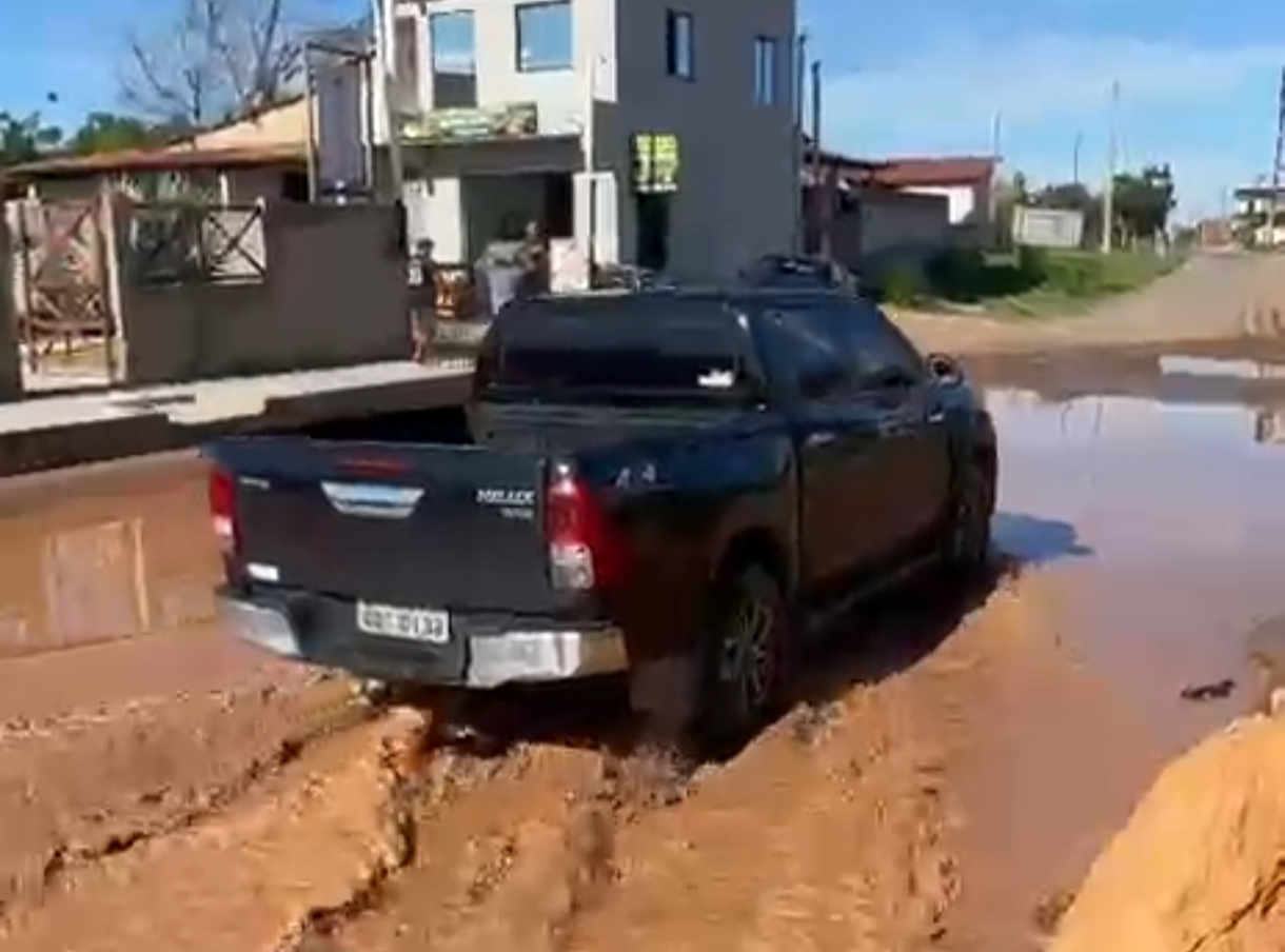 A "lagoa" fica cheia todos os anos e causa problemas aos moradores de Macapá