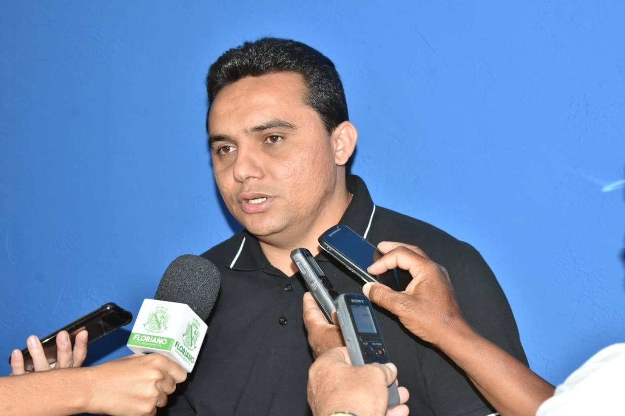 Secretário de saúde de Floriano, James Rodrigues é internado com Covid-19 em Teresina