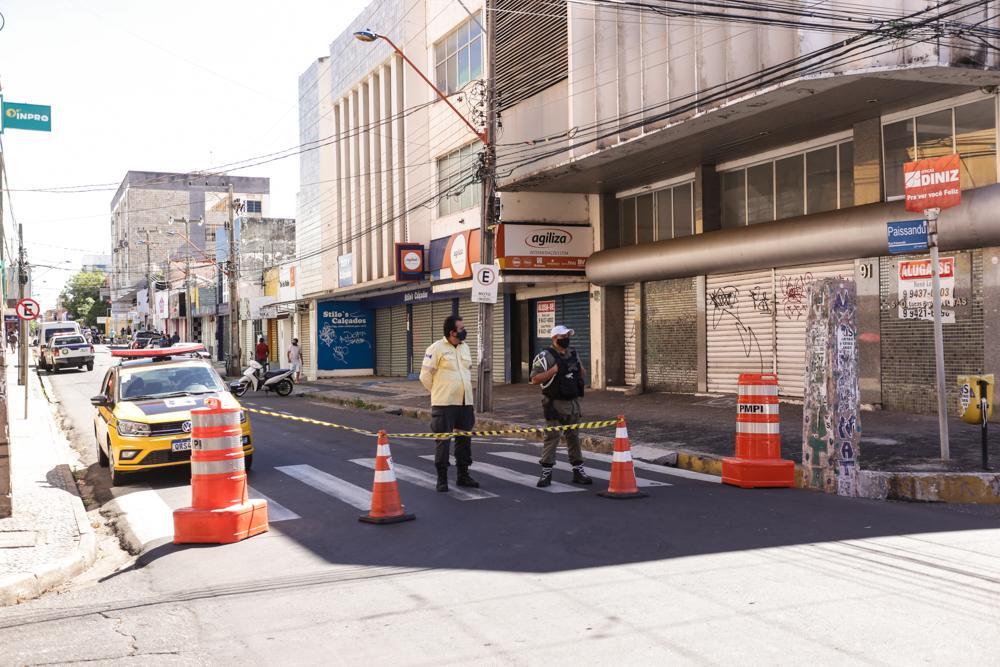 Bloqueio no Centro de Teresina para evitar aglomerações