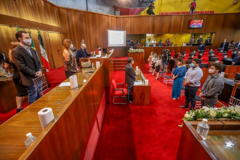 Sessão solene em homenagem ao deputado Assis Carvalho