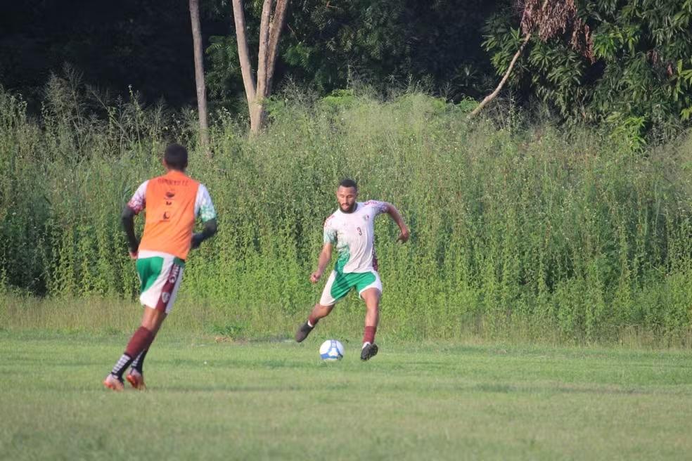 Biloca, zagueiro do Fluminense-PI