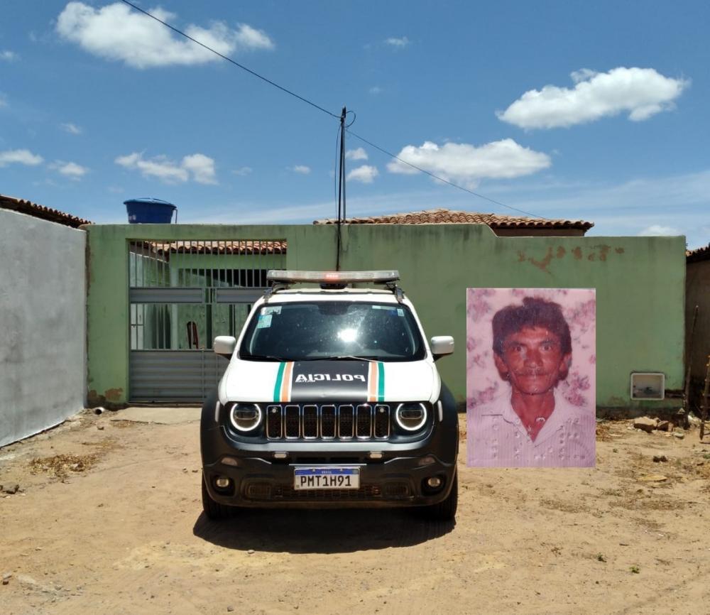Idosos foi encontrado com corte profundo no pescoço