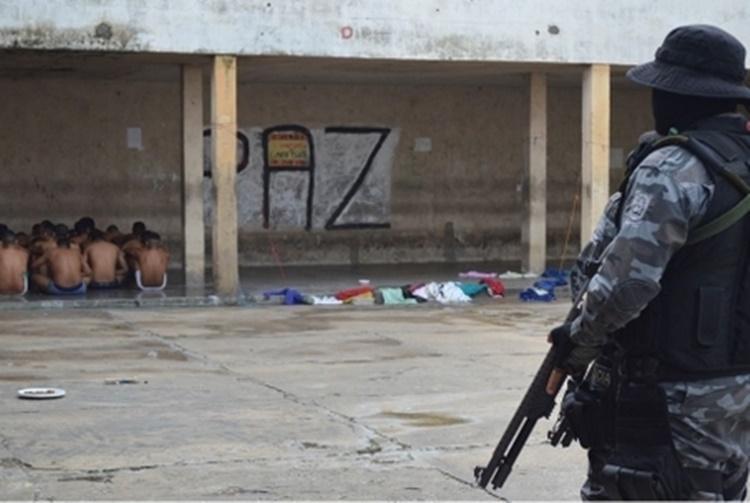 Presos em um dos pavilhões da Penitenciária Irmão Guido