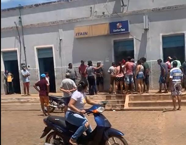 Bandidos invadiram e incendiaram loteria