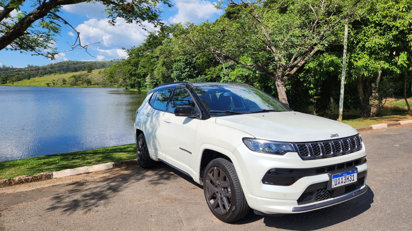 Jeep Compass 2026 lidera combinando conectividade e assistência à condução