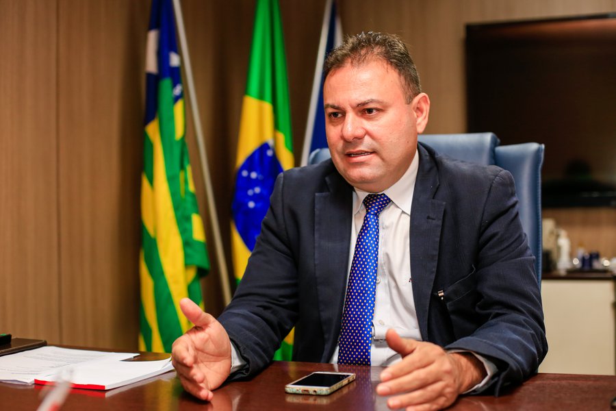 Jeová Alencar deixa Secretaria de Governo para se preparar para disputa nas eleições de outubro.