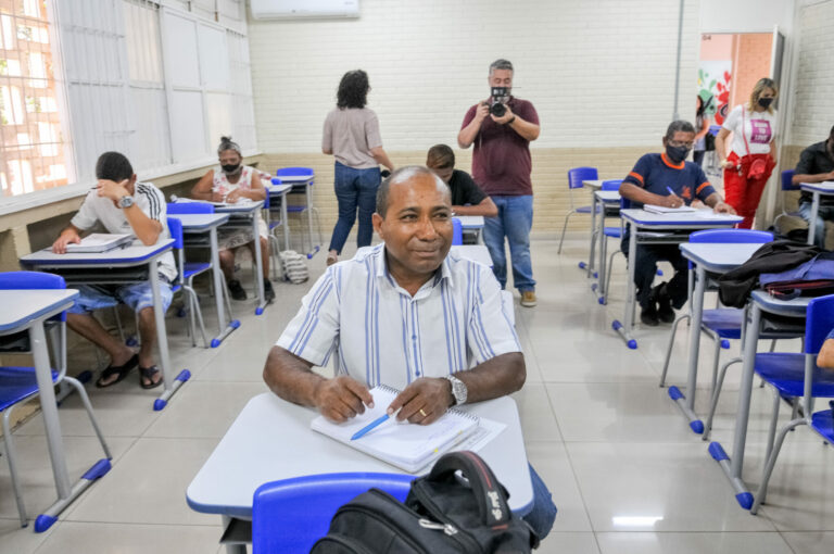 PL quer incentivar ingresso de idosos na universidade