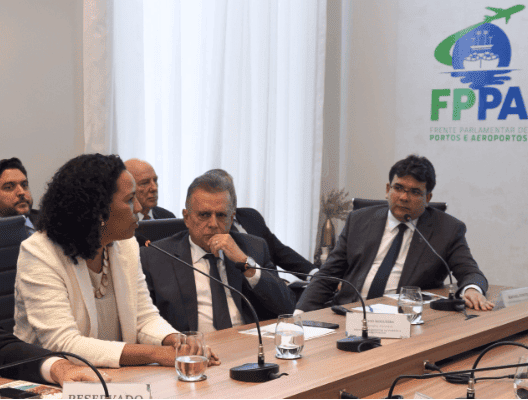 Jurema Monteiro (presidente da ABEAR), Flávio Nogueira (deputado federal pelo PT-PI e novo vice-presidente da FPPA) e o governador do Piauí, Rafael Fonteles