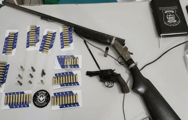 Comerciante é preso suspeito de fornecer armas e munições para assaltantes