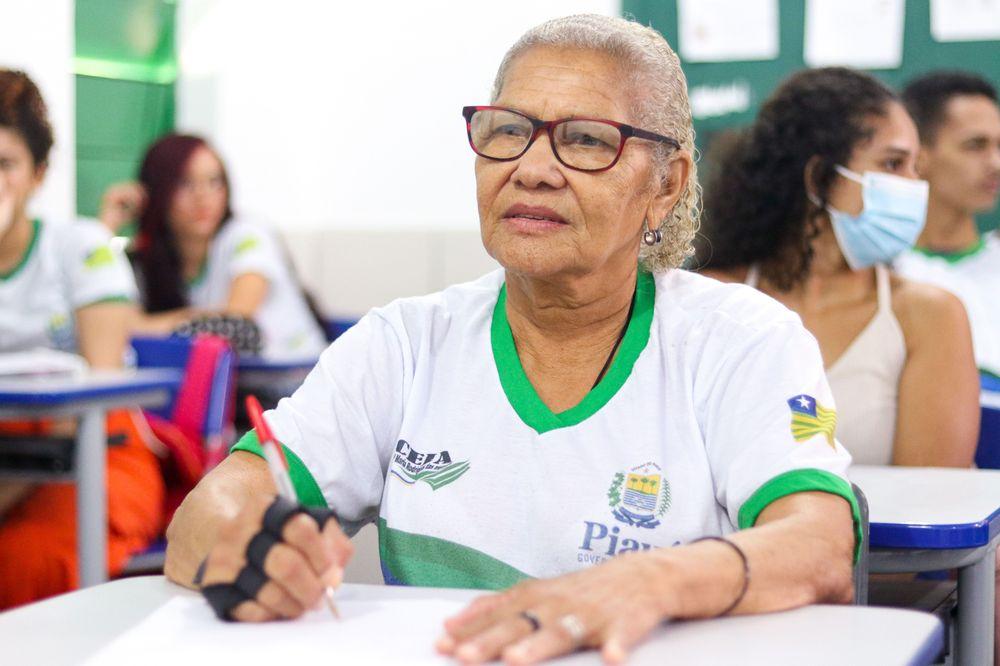 O EJA TEC esteve presente em 64 escolas estaduais no ano de 2023, beneficiando mais de 26 mil estudantes com 20 cursos de diversas áreas