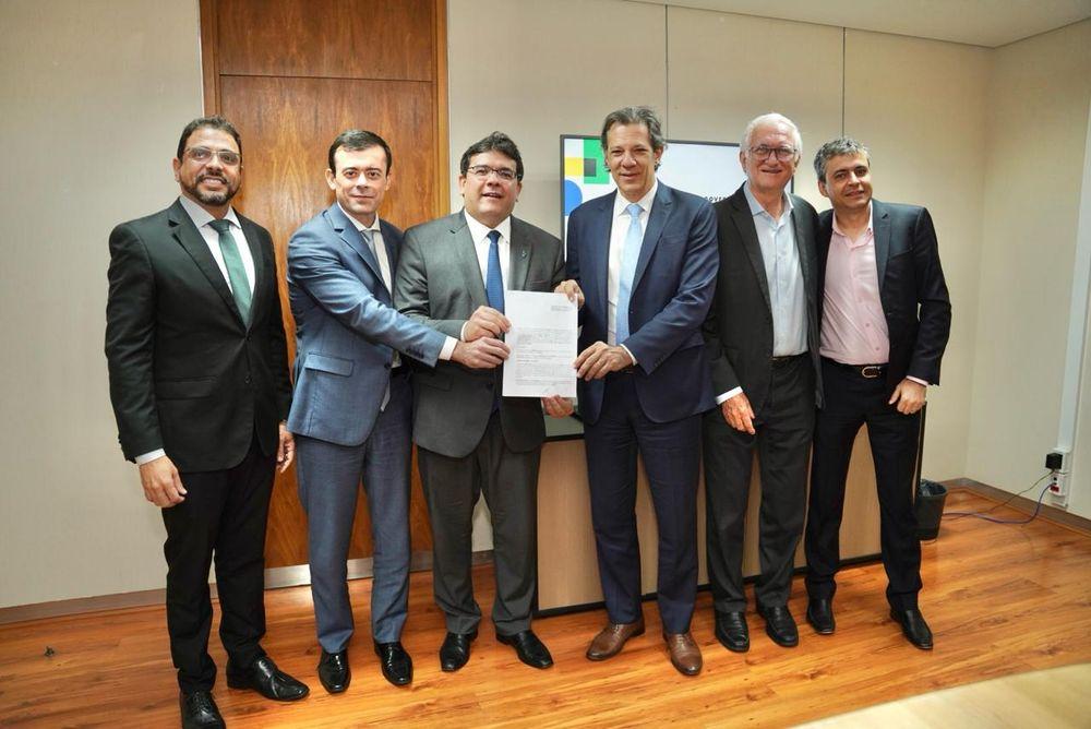 Rafael Fonteles, e  ministro da Fazenda, Fernando Haddad, celebram contrato de investimentos junto ao Banco do Brasil