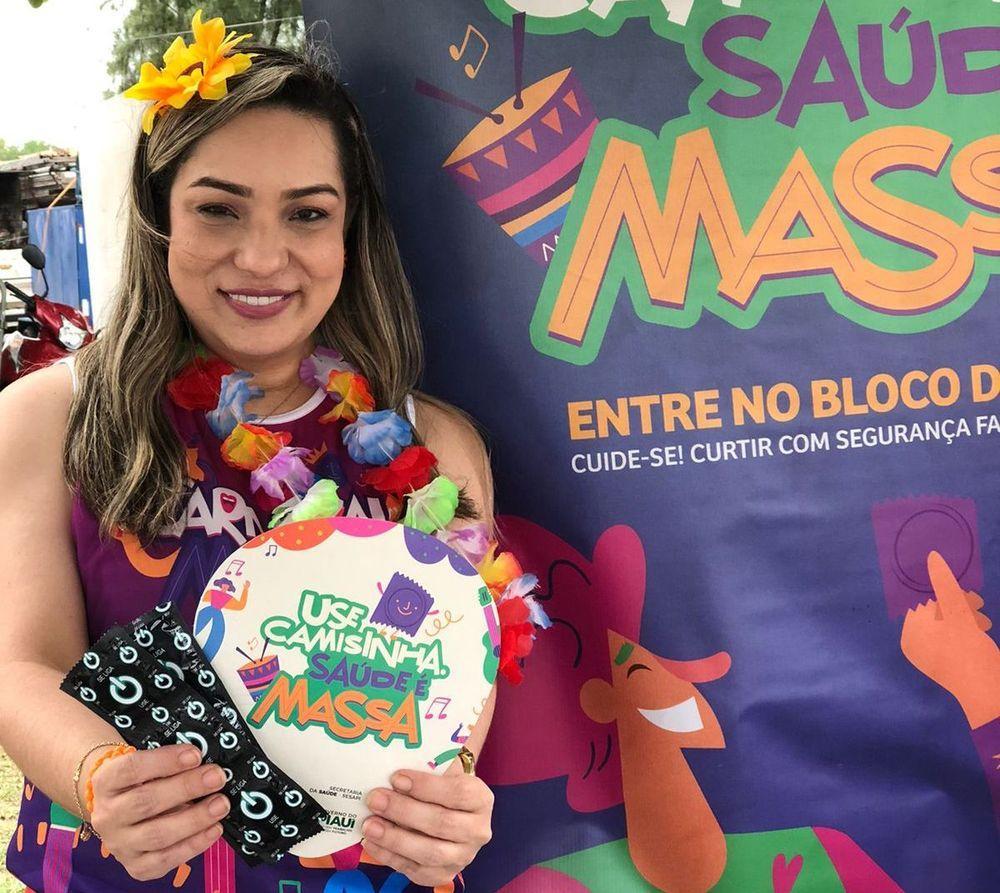 Agentes de saúde fazem testes rápidos para a sífilis, HIV e as hepatites B e C