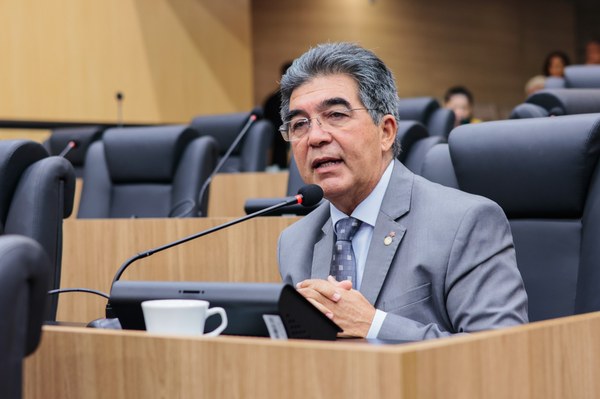 Limma destaca avanço da alfabetização e parabeniza escolas do Piauí