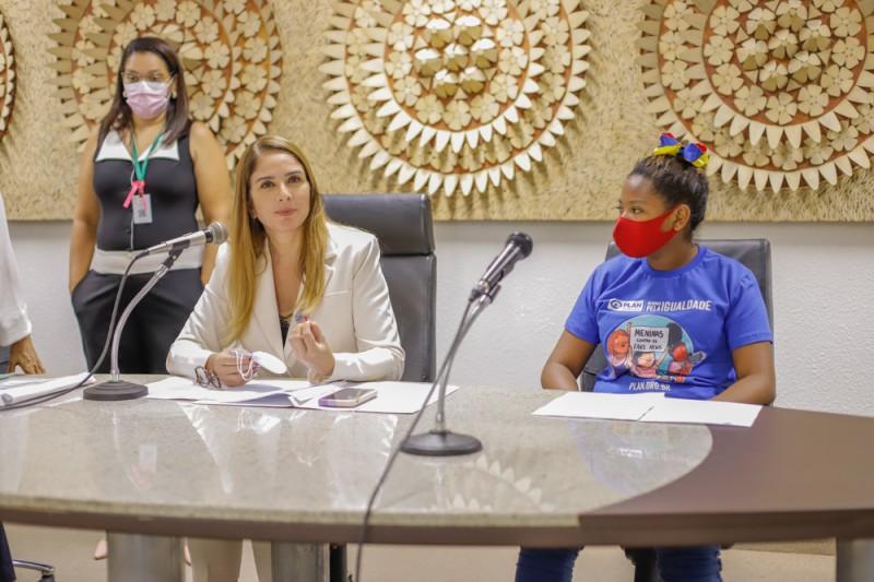 Estudante conhece o cotidiano de uma deputada estadual