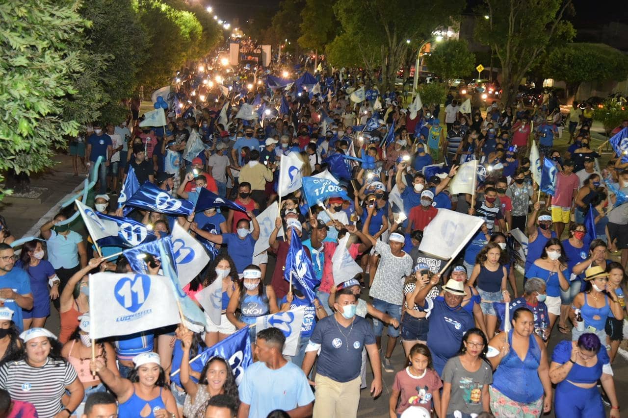 Caminhada realizada em Piripiri pelo candidato à reeleição Luiz Menezes