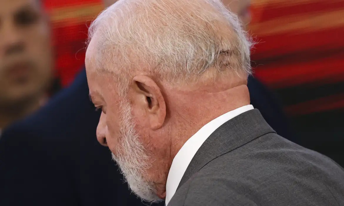 Após sofrer uma queda enquanto usava o banheiro, no Palácio do Alvorada, residência oficial