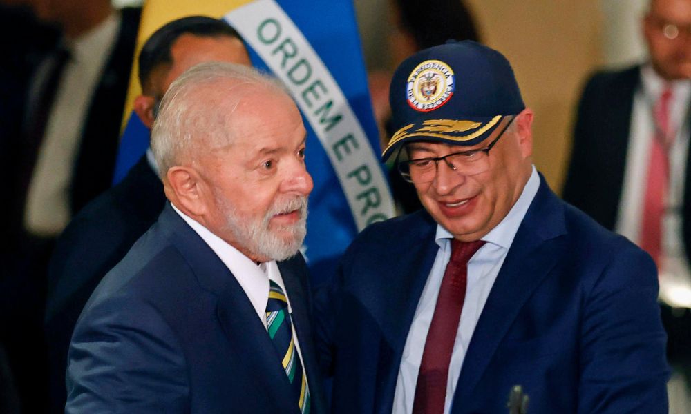 Presidente colombiano pede a Lula expansão do Pix em meio a críticas dos EUA