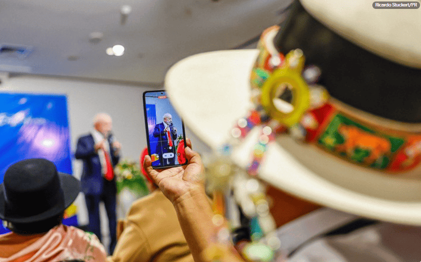 Antes de se reunir com empresários, Lula encontrou movimentos sociais do Estado Plurinacional da Bolívia