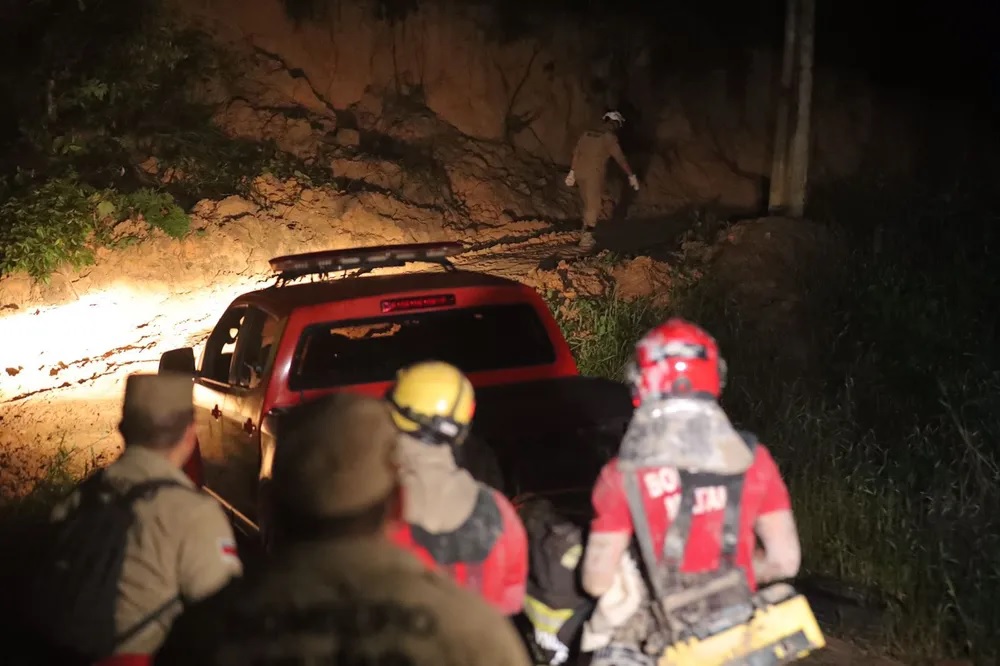 Oito pessoas morrem em deslizamento de terra em Manaus