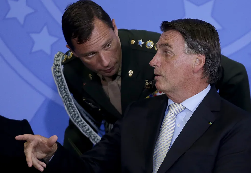 Tenente-coronel Mauro Cid e o ex-presidente Jair Bolsonaro