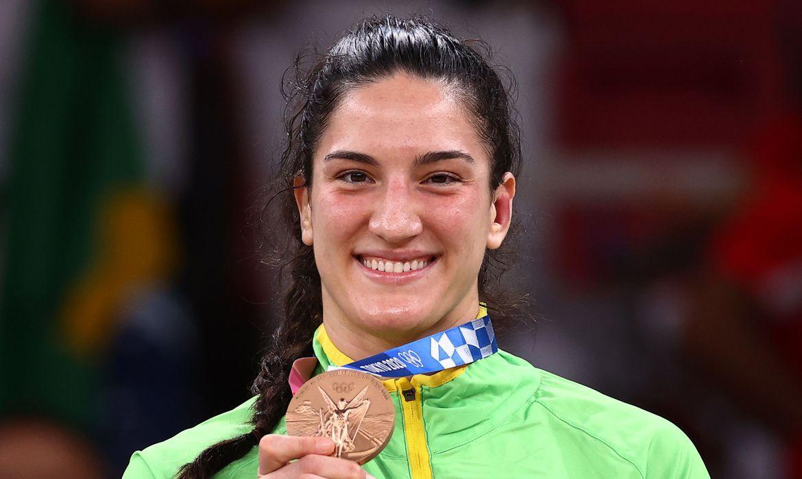 A 6ª medalha do Brasil veio com a vitória de Mayra contra a sul-coreana Hyunji Yoon