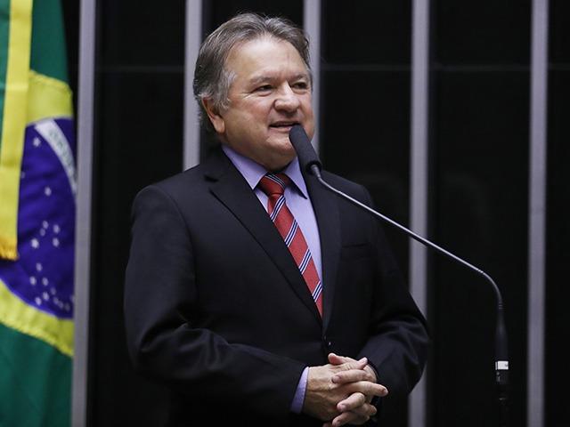 Merlong alerta para impactos das bets na saúde pública e no endividamento das famílias