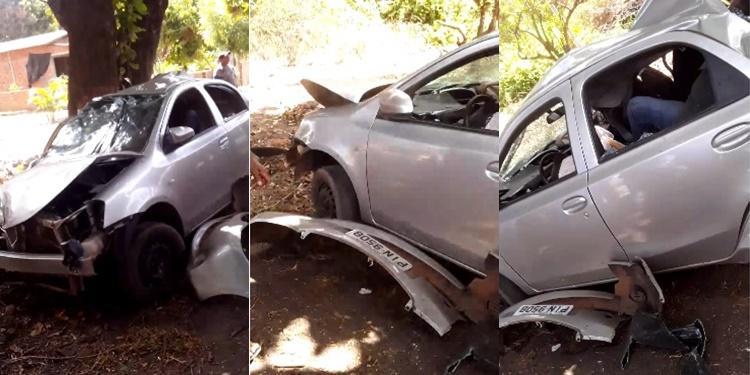 Veículo colidiu contra árvore após motorista perder controle da direção em uma curva