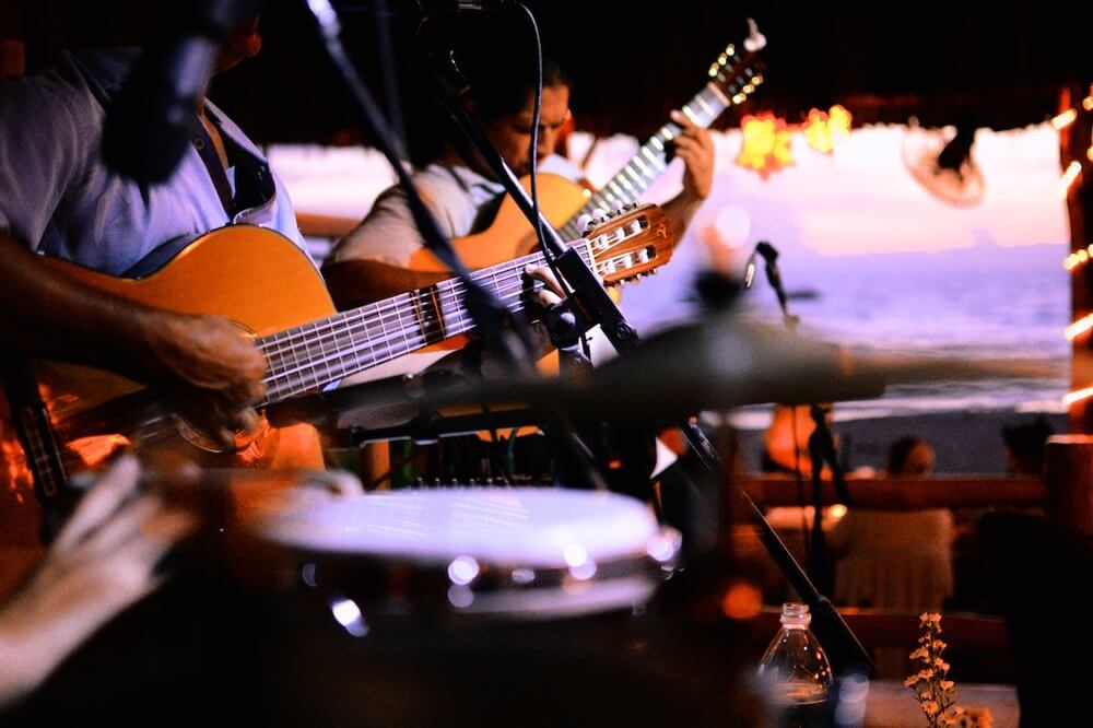 Desembargador proíbe música nos bares e restaurantes de Teresina