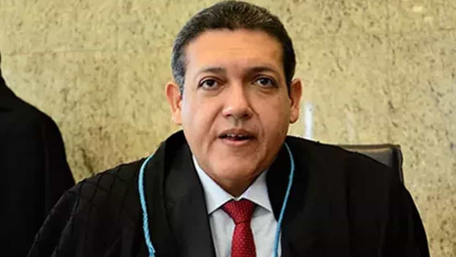 Campanha de Lula avalia pedir suspeição de Kassio Nunes Marques no TSE