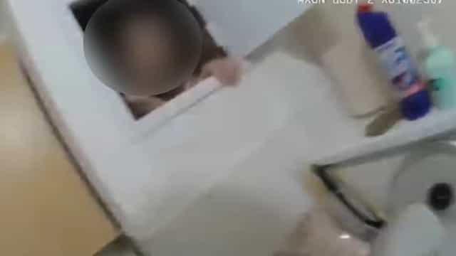 Polícia britânica encontra fugitivo escondido em parede