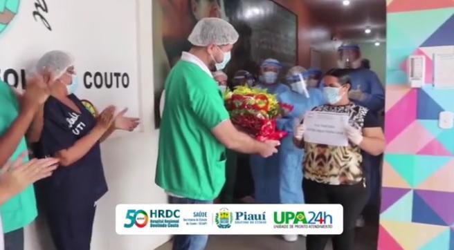 Paciente recebeu homenagem da equipe de profissionais do Hospital de Oeiras