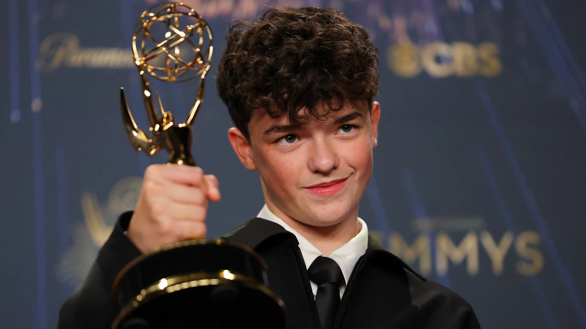 Owen Cooper, que dá vida a Jamie Miller na minissérie Adolescência, da Netflix, foi premiado como Melhor Ator em Minissérie no Emmy 2025