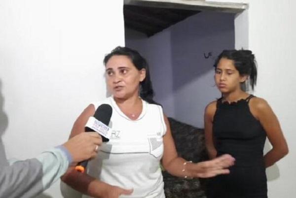A adolescente Mikauany Barbosa Neves, 12 anos, sangra pelos olhos