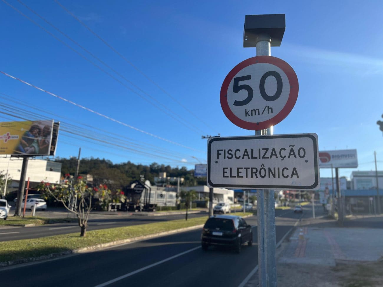 Contran endurece regras e tira obrigatoriedade de placas de fiscalização eletrônica