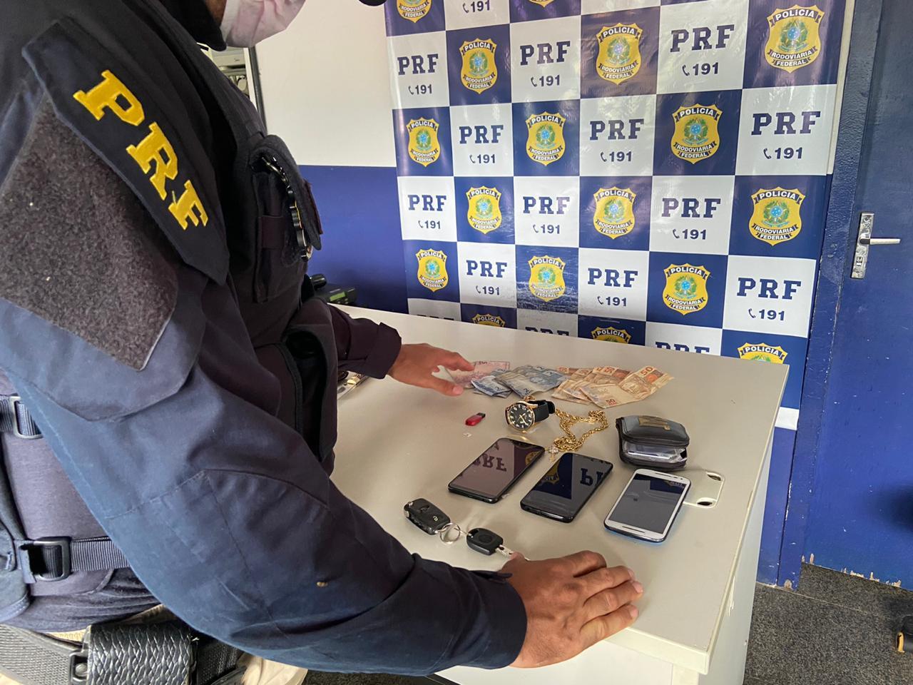 Objetos roubados foram recuperados pela Polícia Rodoviária Federal