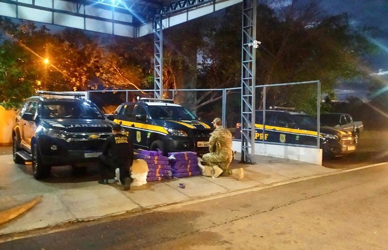 PRF apreende 138,24 kg. de maconha em Campo Maior