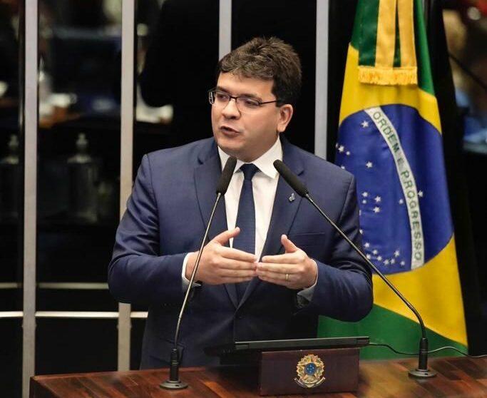 Governador Rafael Fonteles discursa em tribuna do Senado