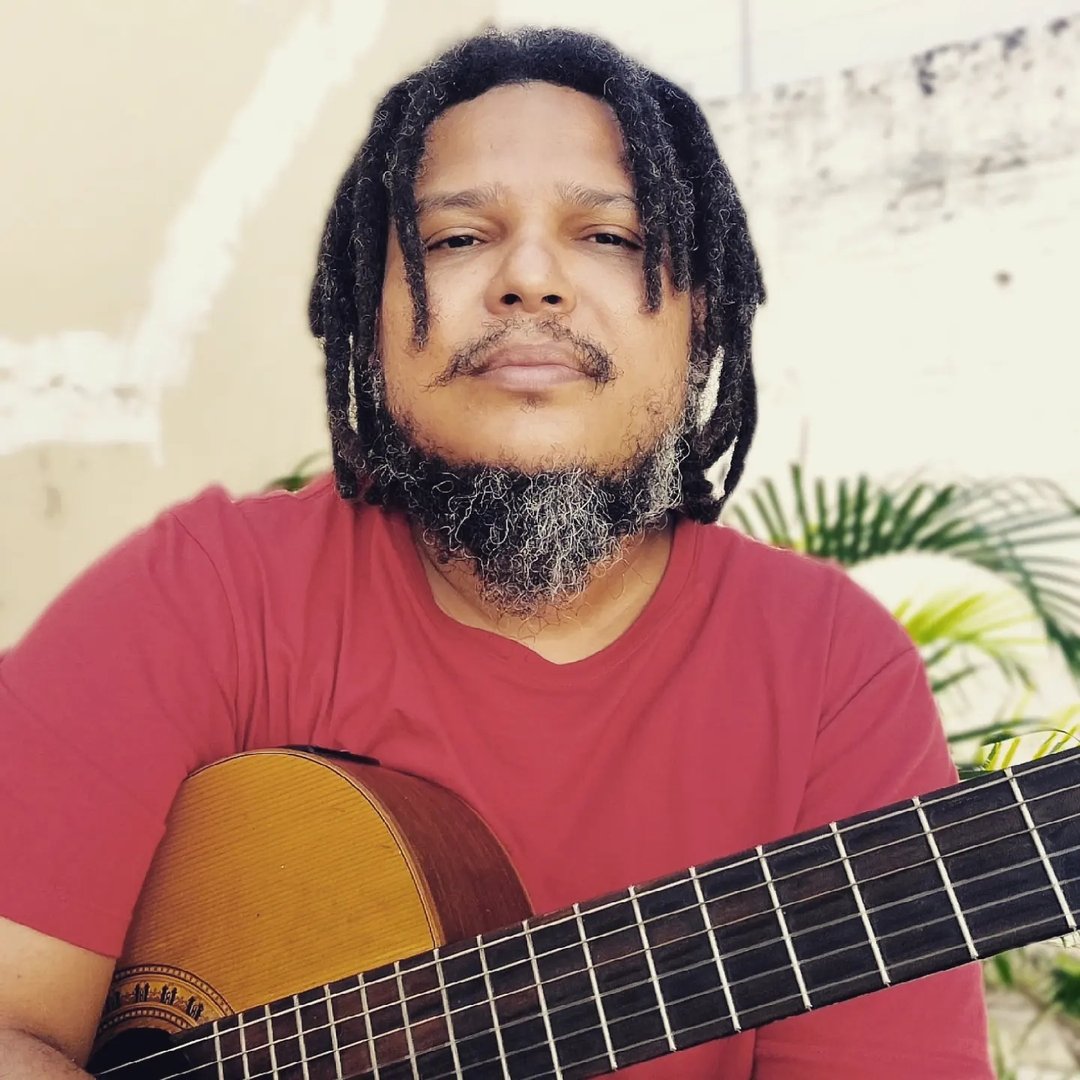 O cantor e compositor Ravel Rodrigues
